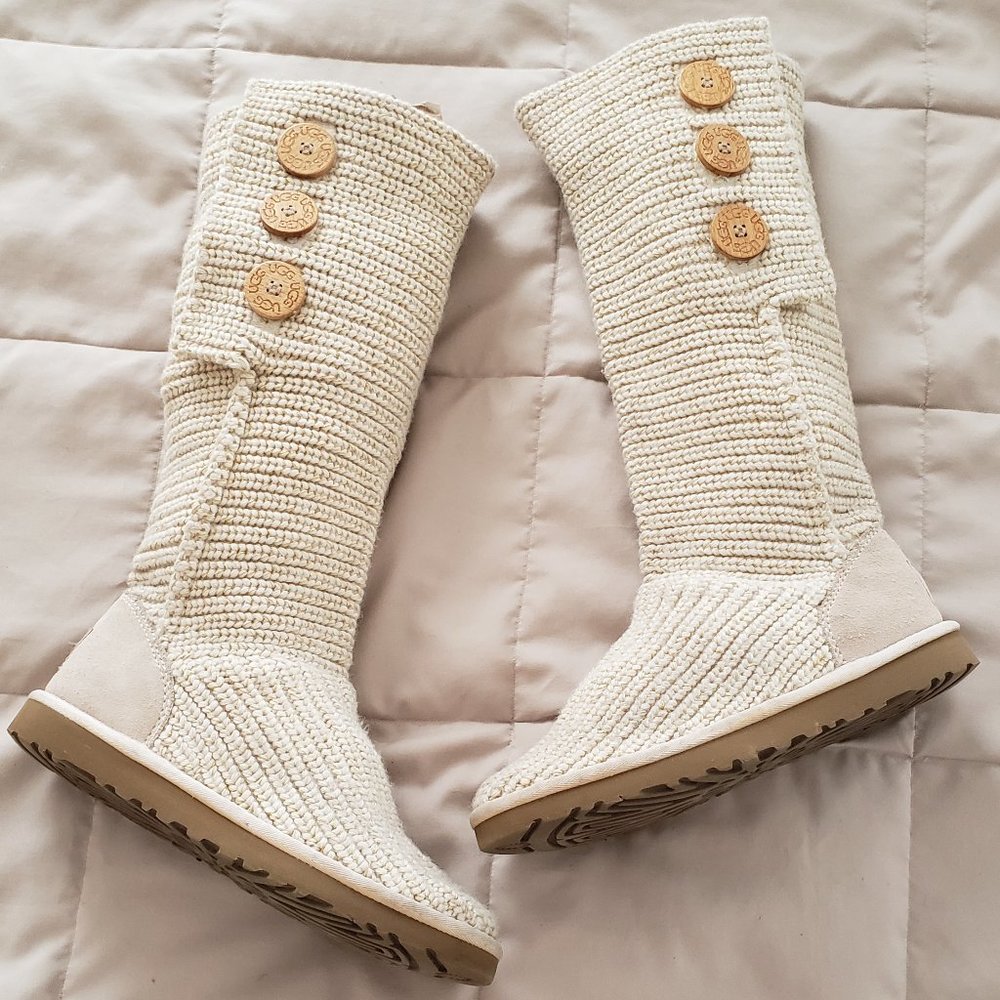 UGG women knit beige boots. Great condition!
